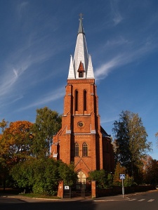 Millised on sobilikud valgusolud ühe pildi tegemiseks? Fotol on Tartu Katoliku kirik.